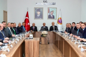 ileri Bakan Yardmcs Mehmet Aktan Bakanlnda, sahipsiz sokak hayvanlaryla ilgili istiare toplants yapld